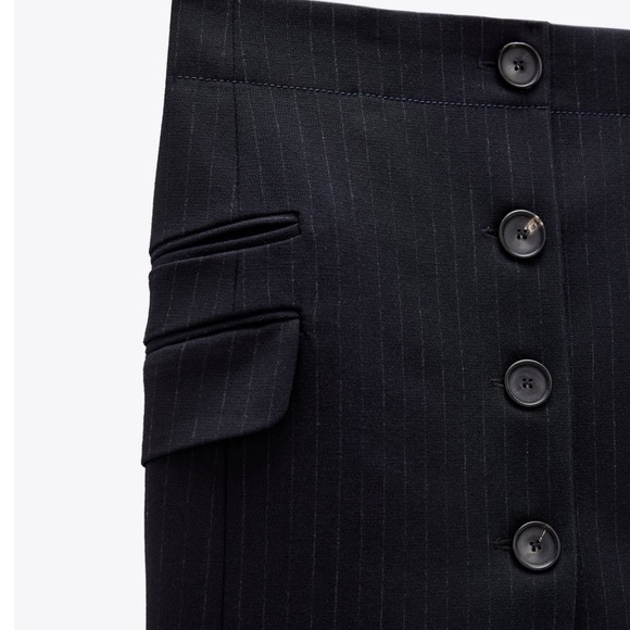 Mini skirt with pockets and button detail in front - Picture 9 of 9